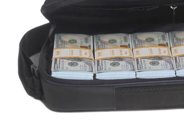 Открытый портфель со стодолларовыми купюрами — стоковое фото