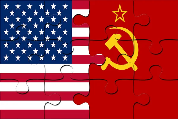 Флаг США и пазл с советским флагом — стоковое фото