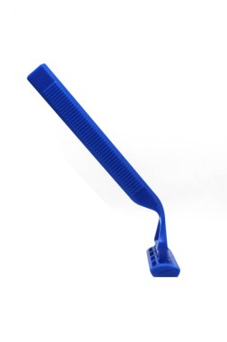 Tıraş bıçağı. Beyaz arka plan üzerinde izole tek kullanımlık tıraş makinesi