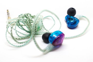 Beyaz arka plan üzerinde izole kulaklık mavi kulaklıkları. Fotoğraf