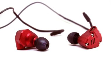 Beyaz arka plan üzerinde izole kulaklık kırmızı kulaklıkları. Fotoğraf
