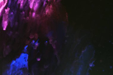 siyah bir zemin üzerine mavi arka plan. Fotoğraf