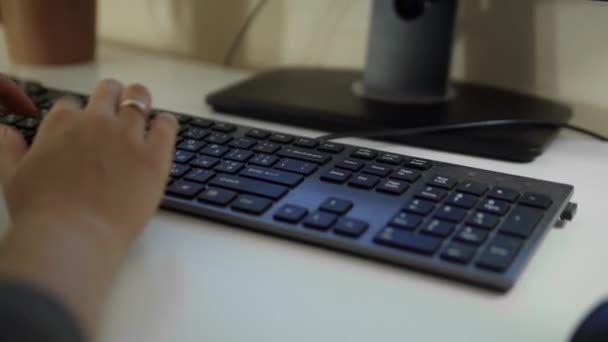 Extreme close-up of human hands on keyboard at sunset. 4k — Stock Video