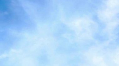 Bulutlu Yumuşak Pastel Mavi Gökyüzü Arkaplanı