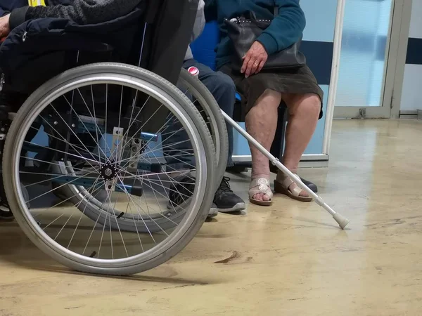 Инвалид Колясочник Клинике — стоковое фото