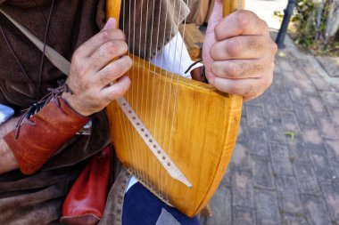 lira antika müzik aleti