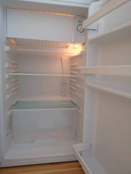 Refrigerador Completamente Vacío Concepto Crisis Económica — Foto de Stock