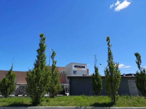 Chieti 'deki San Giovanni Teatino yakınlarındaki Amazon deposunda.