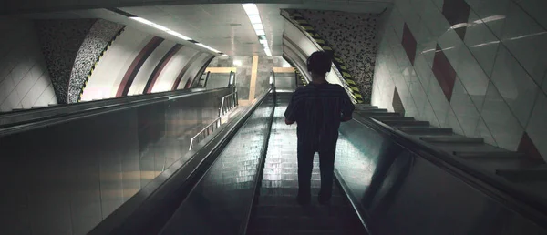 Silhouette Young Man Listening Music Headphone Standing Escalator Going Downwards — Stock Photo, Image