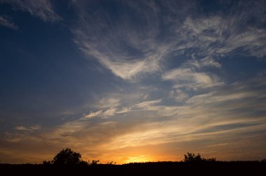 Bulutlar ve günbatımı Ukrayna