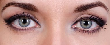 Genç kızın gözleri makyaj Boğaz