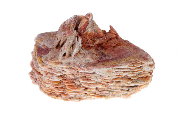 минеральный камень на белом фоне
