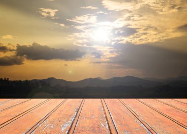 Teras için arka plan Günbatımı ile ahşap ve uzay kopyalayın