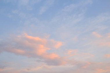 Güzel gündoğumu gökyüzü ve bulutlar arka plan. gökyüzü arka plan ve doku