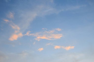 Güzel gündoğumu gökyüzü ve bulutlar arka plan. gökyüzü arka plan ve doku