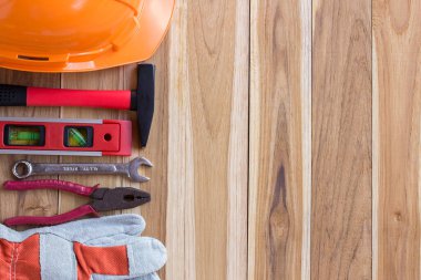 Ahşap masa arka plan kopya alanı ile Emanet ekipman ve araç kiti