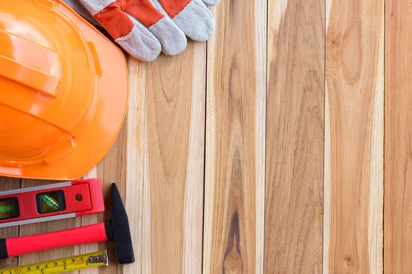 Ahşap masa arka plan kopya alanı ile Emanet ekipman ve araç kiti