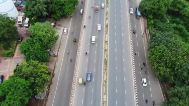 Hava manzaralı yolda trafik
