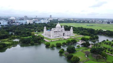 Victoria Memorial 'ın hava manzarası. Kolkata 'da Meydan' daki büyük mermer bina. Victoria Anıtı, Kolkata.