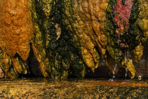 Doku taş soyut oluşumu