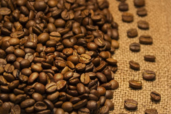Aromatische koffie bonen uitstekende drink in de ochtend. — Stockfoto