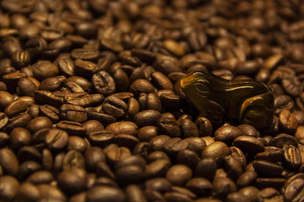 Aromatische koffie bonen uitstekende drink in de ochtend. — Stockfoto