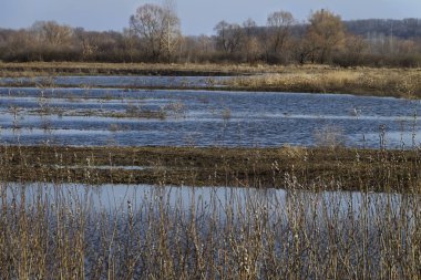 Güzel doğası nehir bulutlar seyahat için iyi
