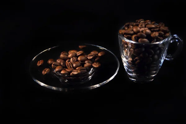 Café marrom torrado fragrante em uma xícara — Fotografia de Stock