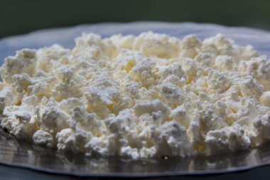 Kahvaltıda taze ve lezzetli süzme peynir.