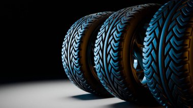 Detaylı lastik desenli modern araba lastikleri ve dramatik stüdyo ışıklandırmasıyla siyah arka planda sergilenen altın alaşımlı jantlar..