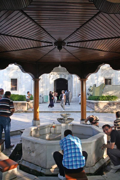 Bursa Türkiye 2010 Abdest Yeşil Camii Çeşmesi — Stok fotoğraf