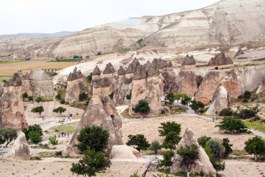 muhteşem kaya oluşumları peri bacaları Vadisi, Göreme içinde Kapadokya denir. 