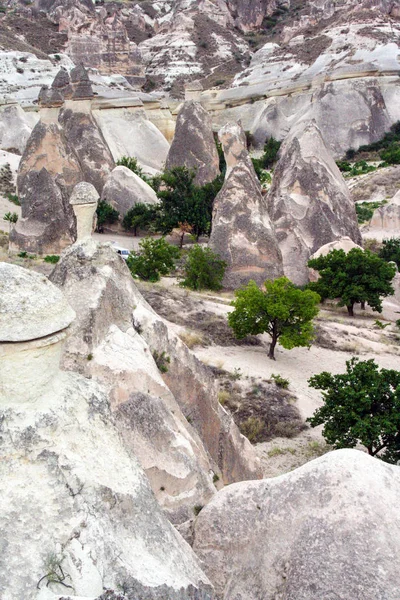 Formations Rocheuses Spectaculaires Appelées Cheminées Fées Dans Vallée Goreme Cappadoce — Photo
