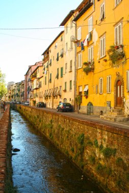 Lucca via del fosso, eski bir cadde boyunca kanal - İtalya, 08/27/2012- 