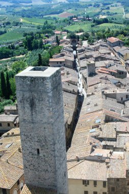 San Gimignano, İtalya - 28/07/2011 - eski şehir ve onun kulelerinin kırsal görünümü
