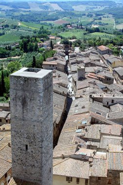San Gimignano, İtalya - 28/07/2011 - eski şehir ve onun kulelerinin kırsal görünümü