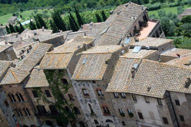San Gimignano, İtalya - 28/07/2011 - eski şehir ve onun kulelerinin kırsal görünümü