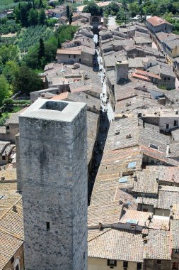 San Gimignano, İtalya - 28/07/2011 - eski şehir ve onun kulelerinin kırsal görünümü