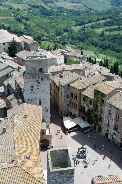 San Gimignano, İtalya - 28/07/2011 - eski şehir ve onun kulelerinin kırsal görünümü