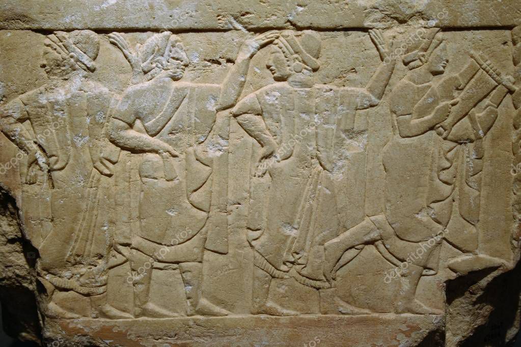 En Chiusi - Italia - En O1 / 08 / 2011 - Bajorrelieve del sarcófago etrusco  en el Museo Nacional Etrusco 2022