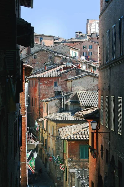Calle Estrecha Centro Antiguo Siena Italia — Foto de Stock