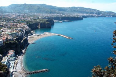 Sorrento yarımadası ve körfezi manzarası, Napoli, İtalya