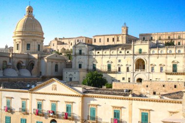 Şehir, Noto Sicilya, geç Barok saraylar ve kilise ile görünümünü