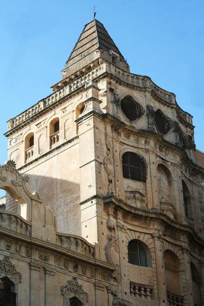 西西里岛诺托的桑蒂西莫 萨尔瓦托雷修道院的巴洛克式建筑 — 图库照片
