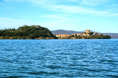 Bolsena Gölü, Lazio, İtalya Marta köyden capodimonte görünümünü