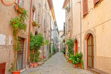 Bolsena Gölü, Lazio, İtalya Marta balıkçılar Burg pitoresk caddeleri,