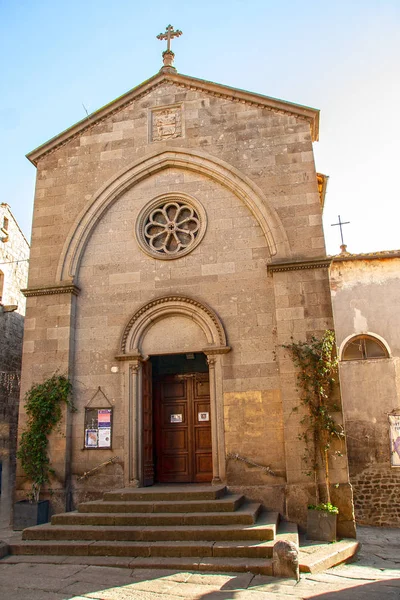 意大利拉齐奥维泰博的圣佩莱格里诺中世纪教堂 — 图库照片
