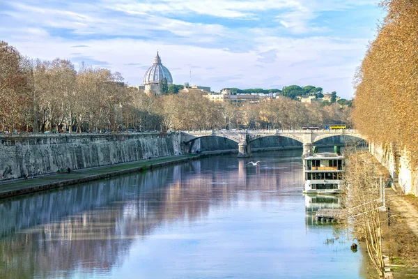 Veduta Del Fiume Tevere Paesaggio Urbano Roma Italia — Foto Stock