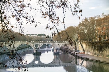 Tiber riverside ve Ponte Sisto cityscape, Roma, İtalya