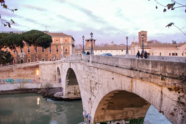 Uitzicht Tiber Riverside Stadsgezicht Van Rome Italië — Stockfoto
